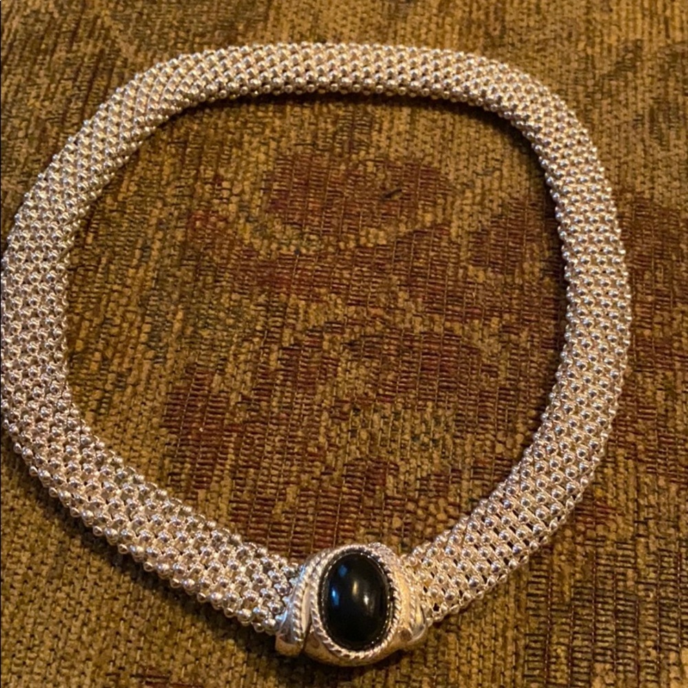 Stunning silver & black statement necklace EUC. Magnetic closure.